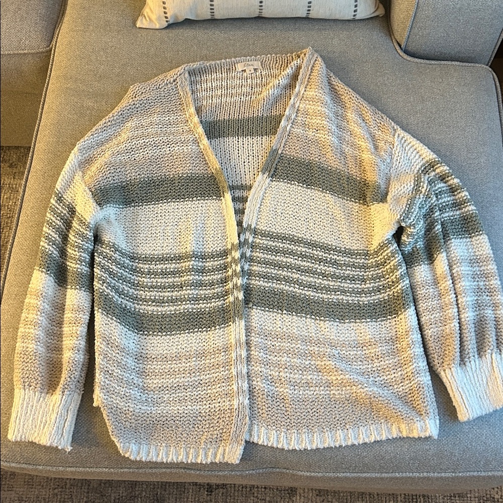 Elan Textured Knit Sweater in Gray and Cream